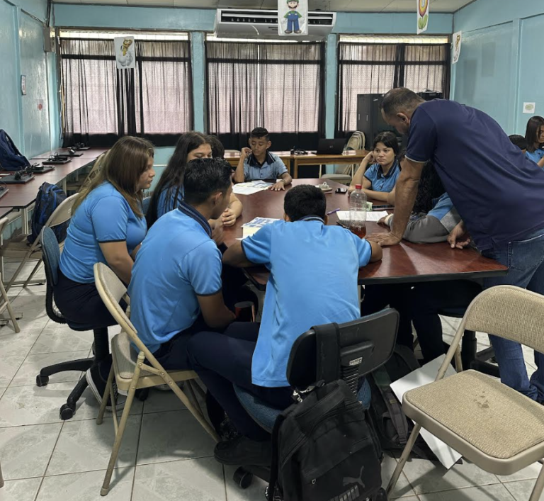 Colegiales de Limón serán parte de proyecto que los orientará hacia carreras STEAM